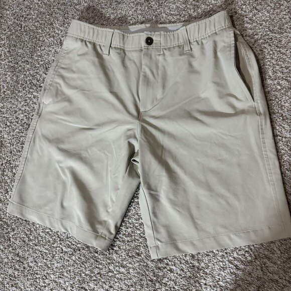 Under Armour Shorts Mens 32 Khaki Golf Chino Stretch Lightweight Performance - Picture 1 of 10